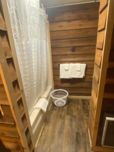 Wild Wind Cottage Full Bathroom