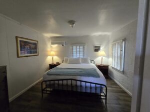 Bedroom 1 - 1 King