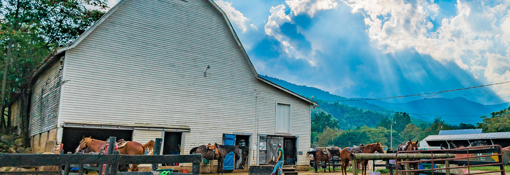 barn1710x586