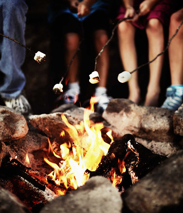 Campfire sing-along at Graves Mountain Farm & Lodges