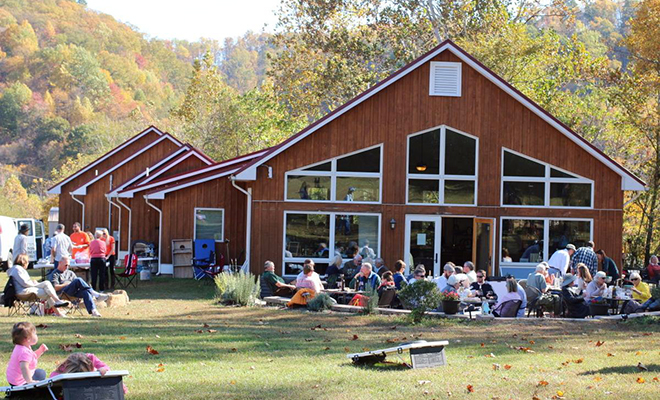 DuCard Vineyard lawn with afternoon tasting - neighbor to Graves Mountain Farm