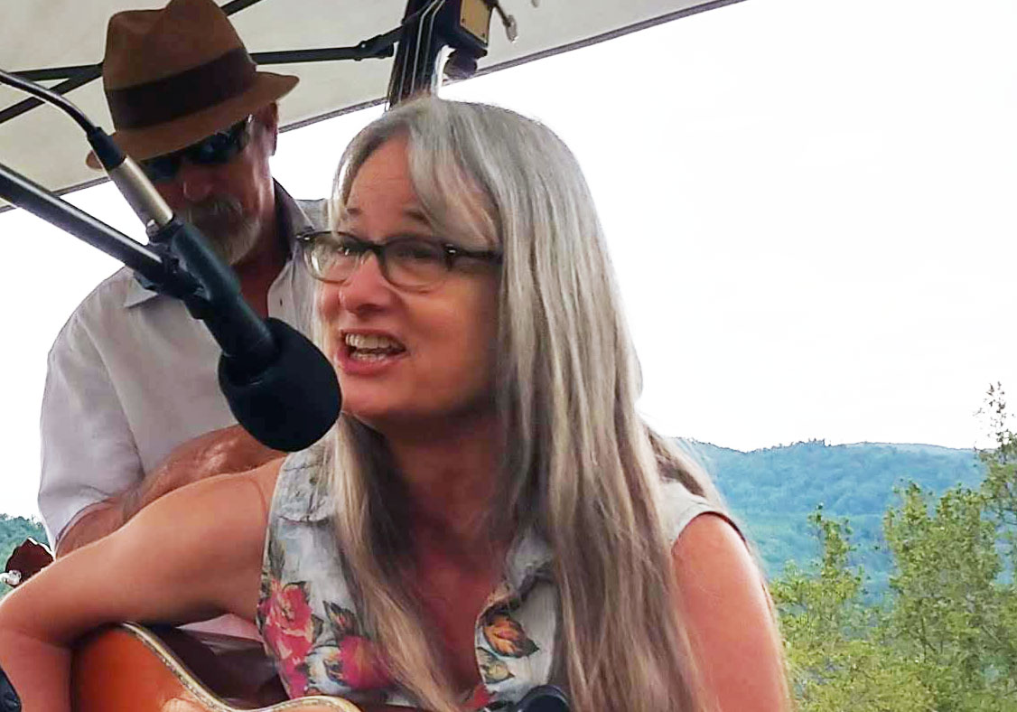 Ellen Nagase - singer song-writer at Graves Mountaun Farm & Lodges