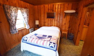 Bedroom 1 - 1 King