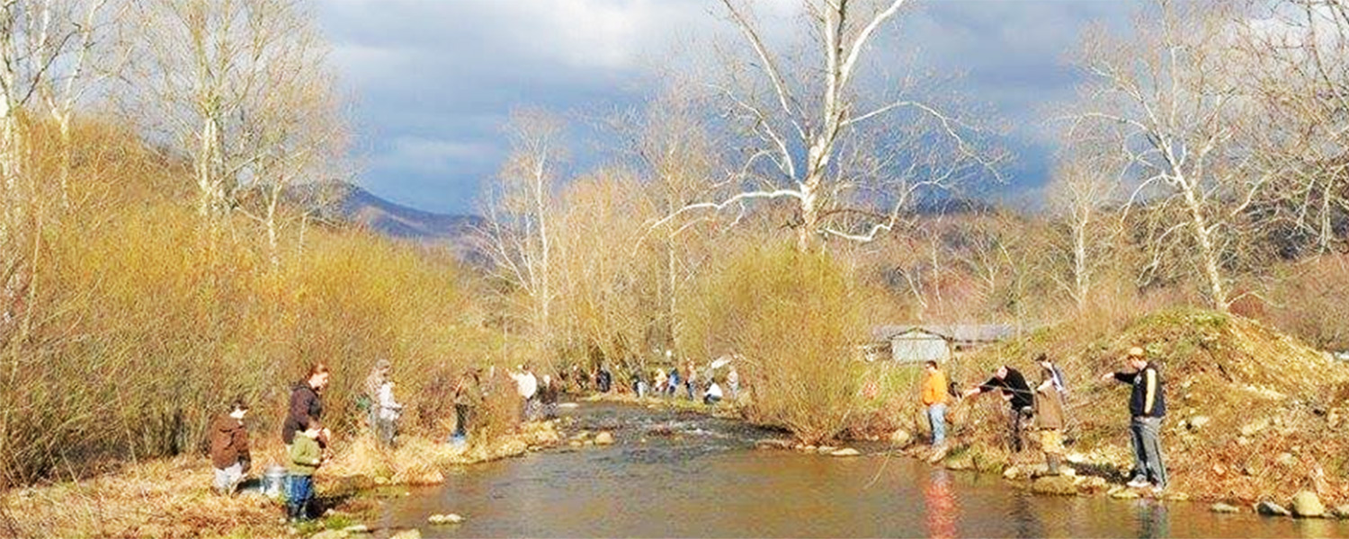 Heritage Dau]y Children Laerning to Fish - at Graves Mountain