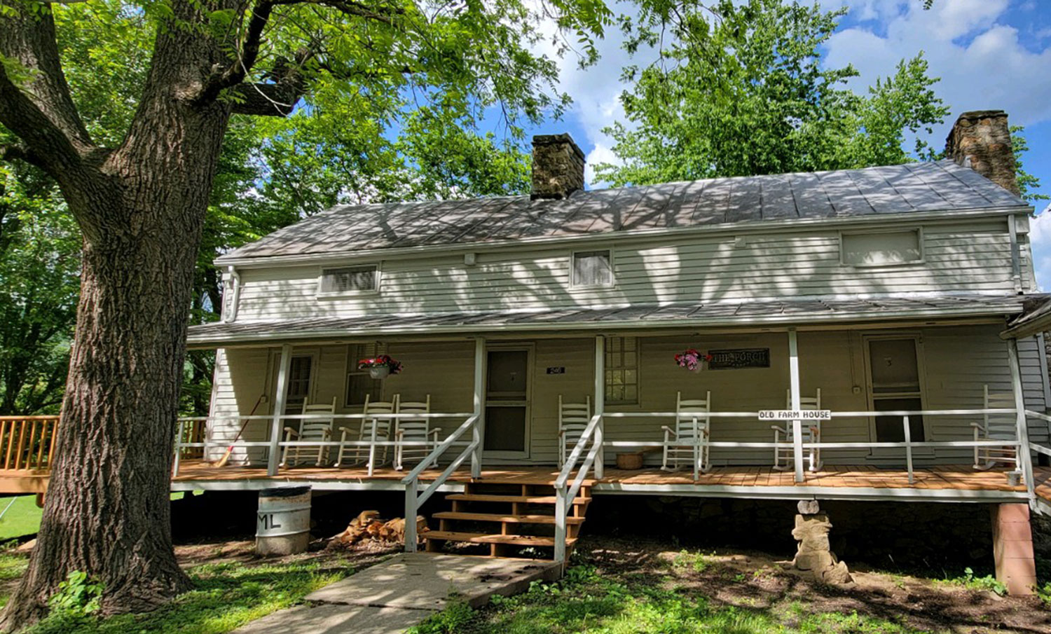 ofh1_ext_1500 Historic Log Farmhouse Suites at Graves Mountain Farm & Lodges