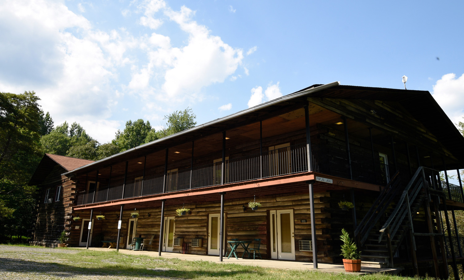 pop_ext1_key_1500 Poplar Log Lodge