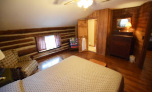 Bedroom 1 - 1 Queen