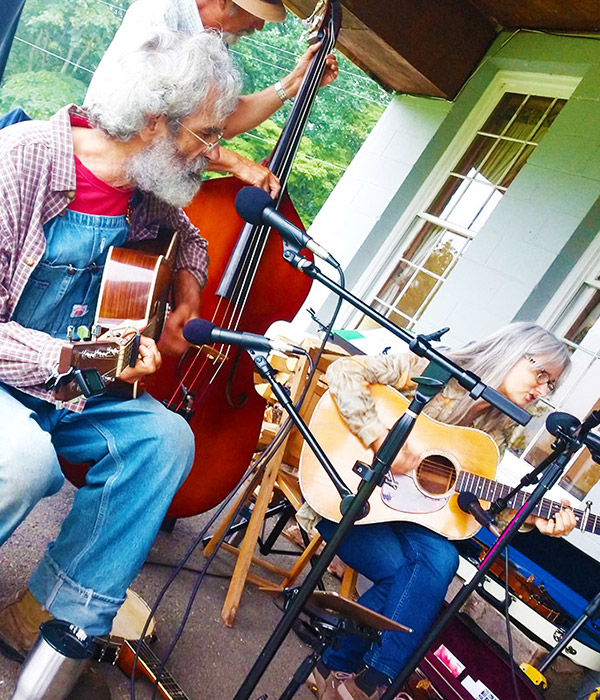 Bluegrass Trio on the Mountain - Smokin' Trout at Graves Mountain - Fri open mike, Sat - full trio